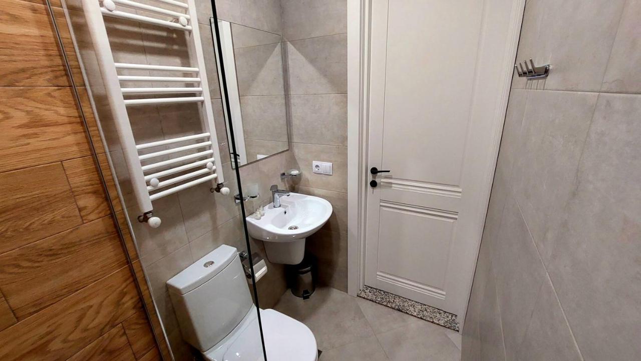 Falcon Boutique Hotel Тбилиси Экстерьер фото